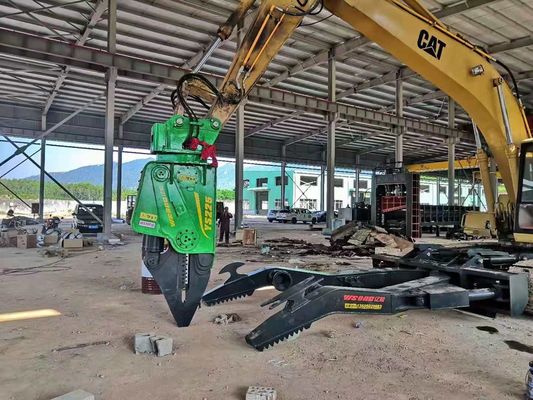 Op maat gemaakte scheermachines voor de demolitie van graafmachines en voor de demontage van auto's voor de recyclingindustrie